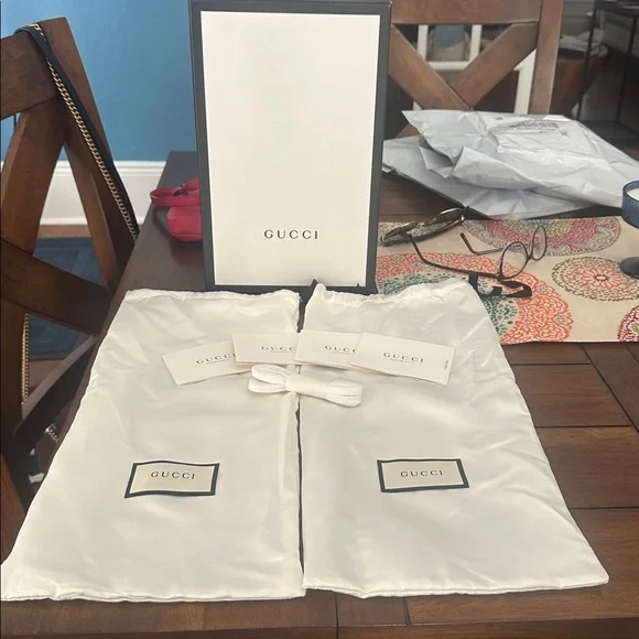 GUCCI Ace Bee Embroidered White
Leather Sneakers - Picture 16 of 16